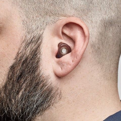 Nærbillede af øre med specialtilpasset musikerøreprop